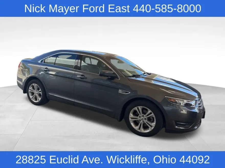 2017 Ford Taurus SEL photo 1