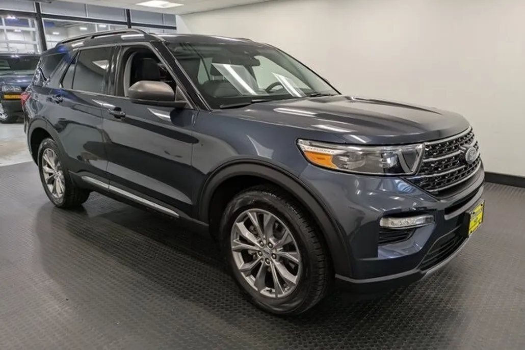 2022 Ford Explorer XLT photo 1