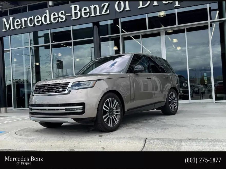 2023 Land Rover Range Rover SE photo 1