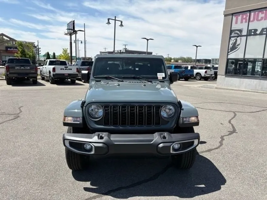 2025 Jeep Gladiator Sport S photo 1