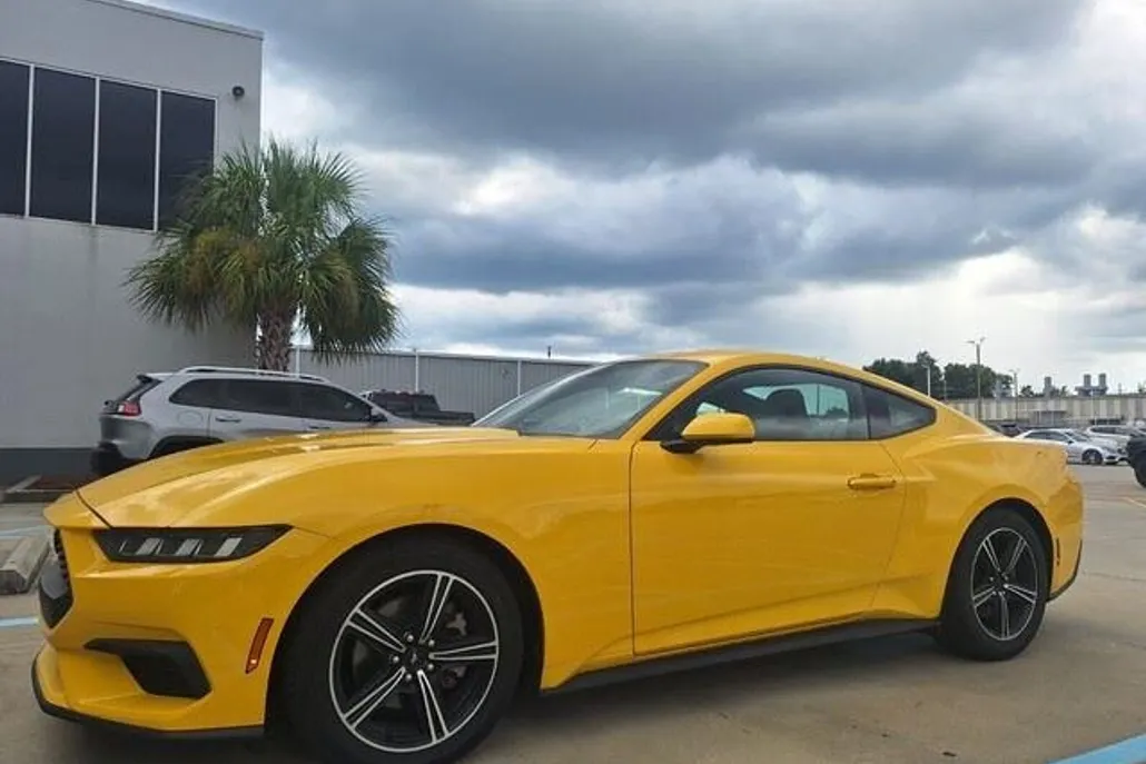2024 Ford Mustang EcoBoost photo 1