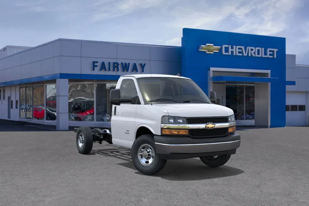 2025 Chevrolet Express 3500 Cutaway Van photo 1