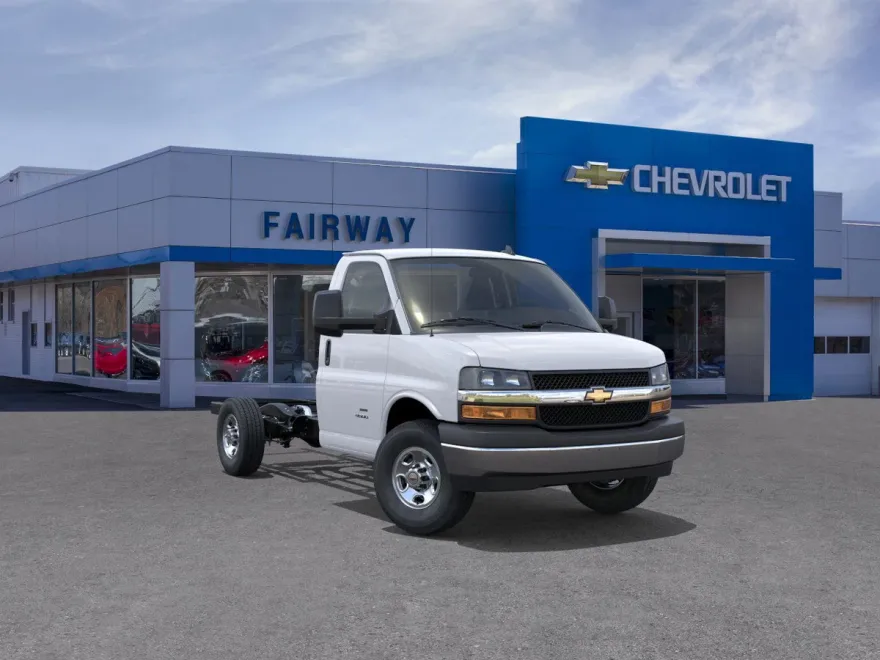 2025 Chevrolet Express 3500 Cutaway Van photo 1