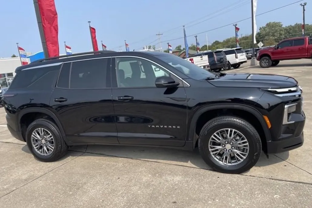 2025 Chevrolet Traverse photo 1