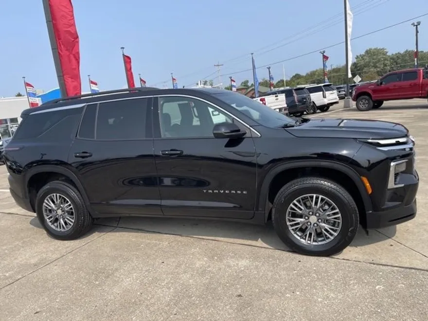 2025 Chevrolet Traverse photo 1
