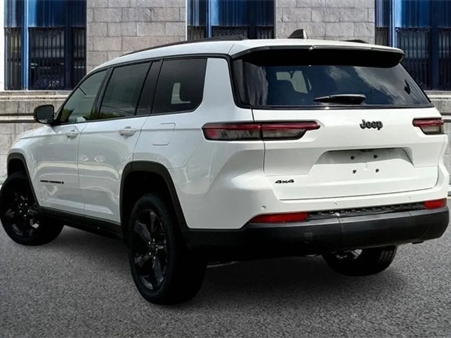 2025 Jeep Grand Cherokee Altitude X photo 3