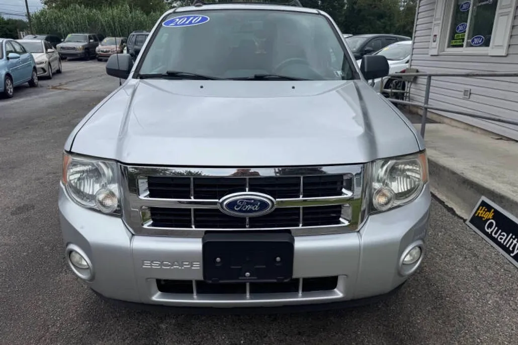 2010 Ford Escape XLT photo 1