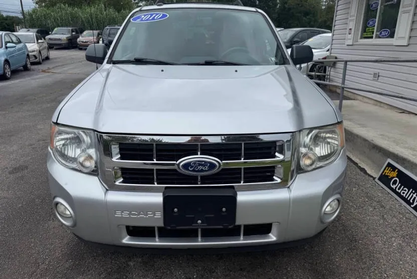 2010 Ford Escape XLT photo 1