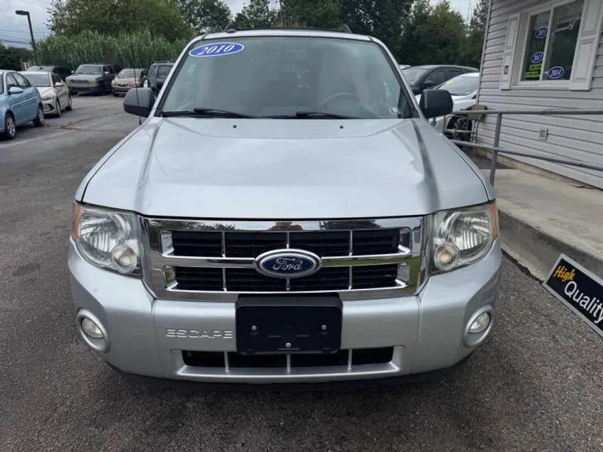2010 Ford Escape XLT photo 1