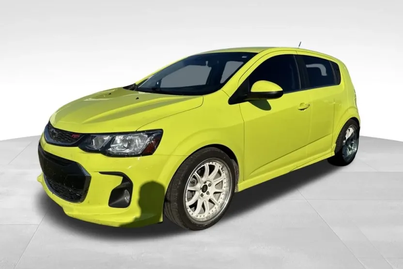 2019 Chevrolet Sonic LT photo 1