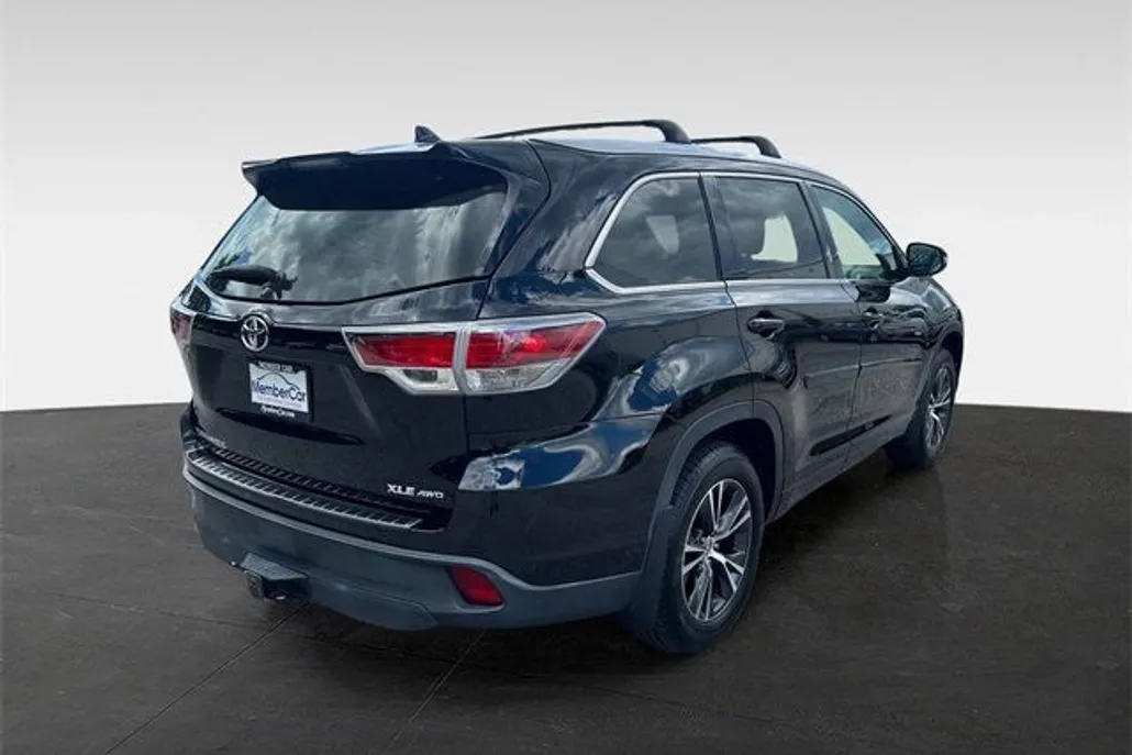 2016 Toyota Highlander XLE photo 1