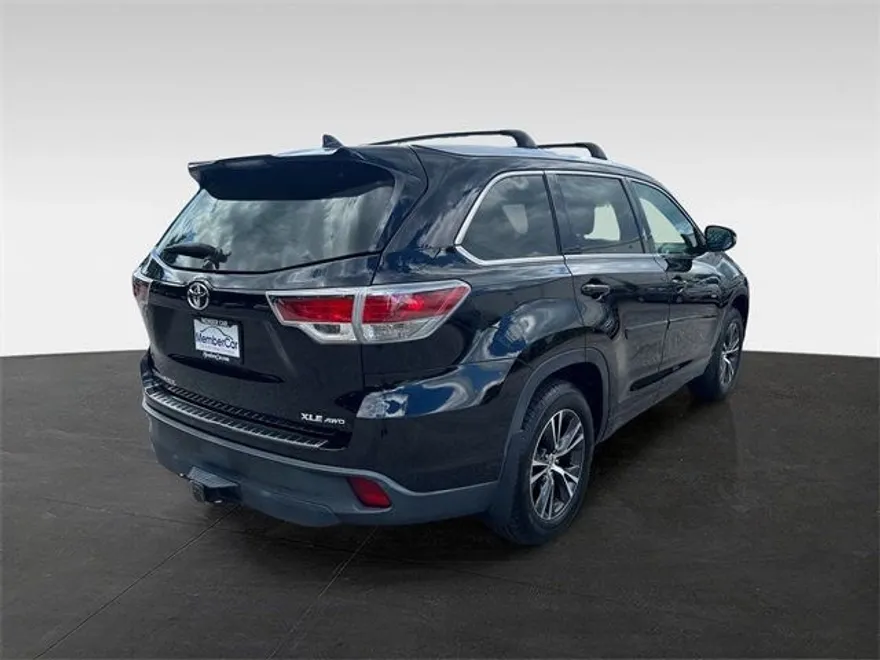 2016 Toyota Highlander XLE photo 1
