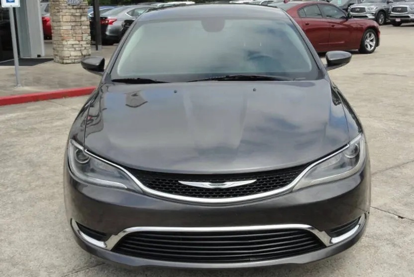 2015 Chrysler 200 Limited photo 1