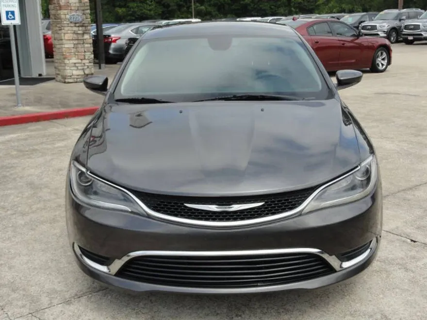 2015 Chrysler 200 Limited photo 1