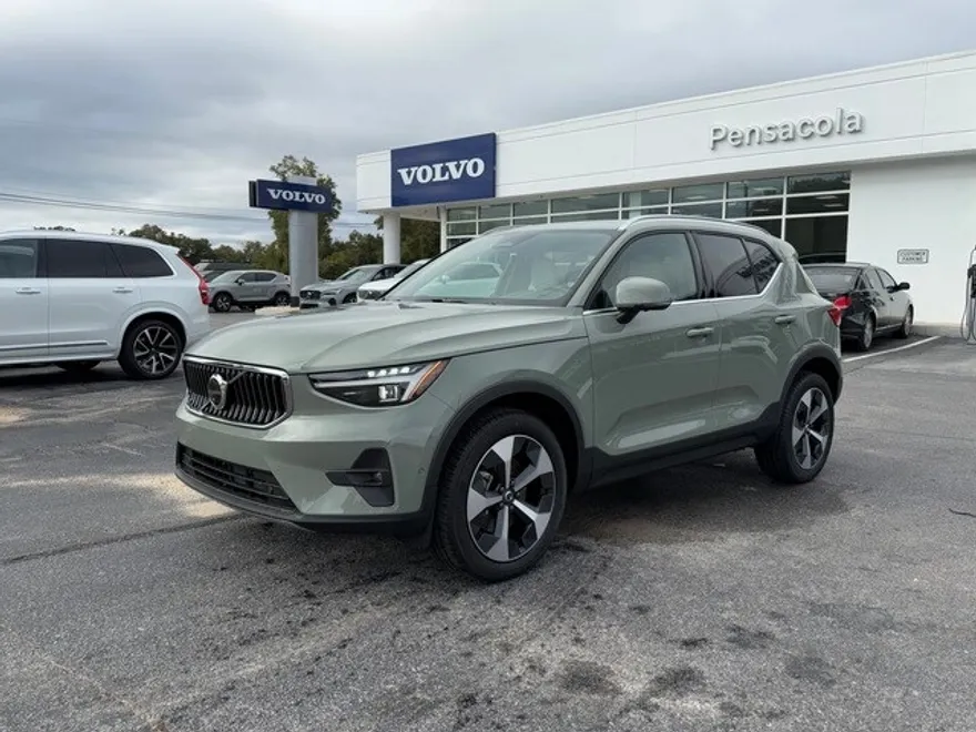 2025 Volvo XC40 Plus photo 1