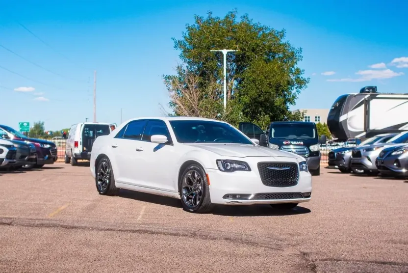 2016 Chrysler 300 S photo 1