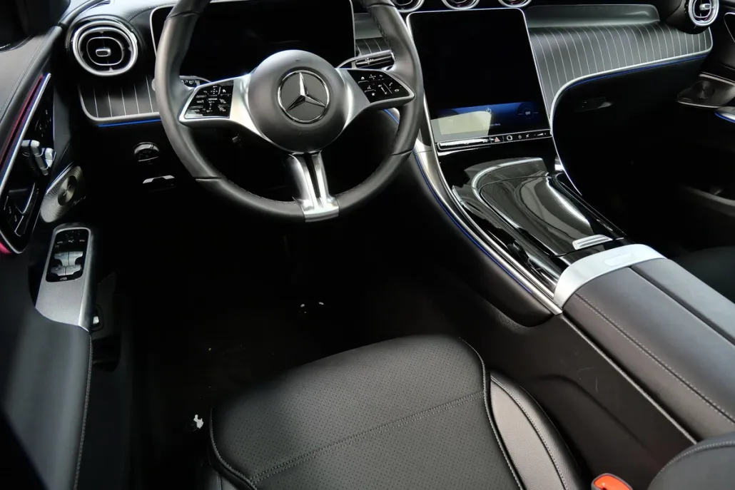 2025 Mercedes Benz GLC 300 4MATIC photo 1