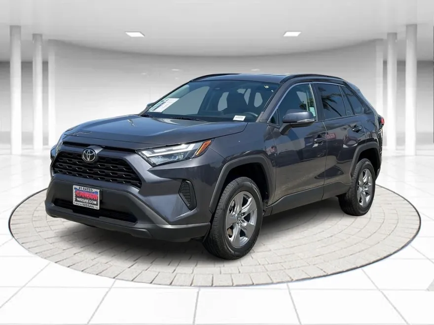 2022 Toyota RAV4 XLE photo 1