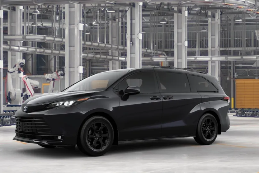 2025 Toyota Sienna Woodland Edition photo 1