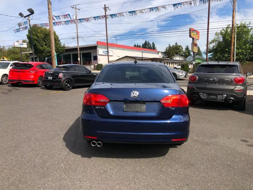 2011 Volkswagen Jetta TDI photo 1
