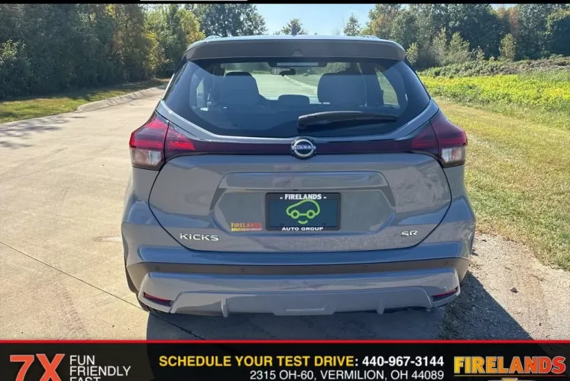 2023 Nissan Kicks SR photo 1