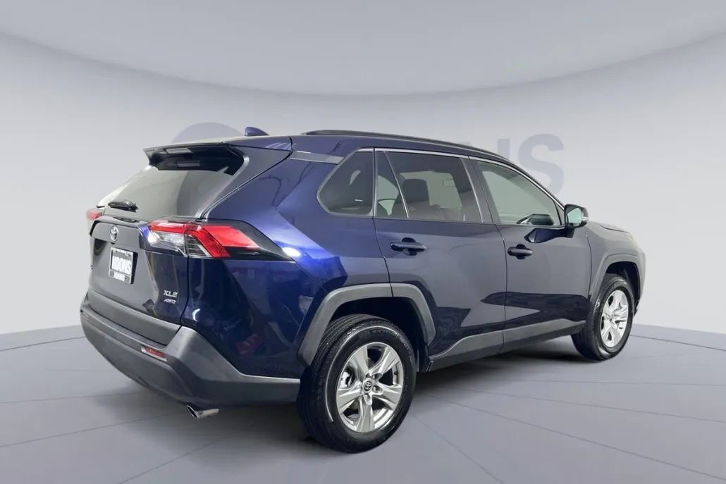 2023 Toyota RAV4 XLE photo 1