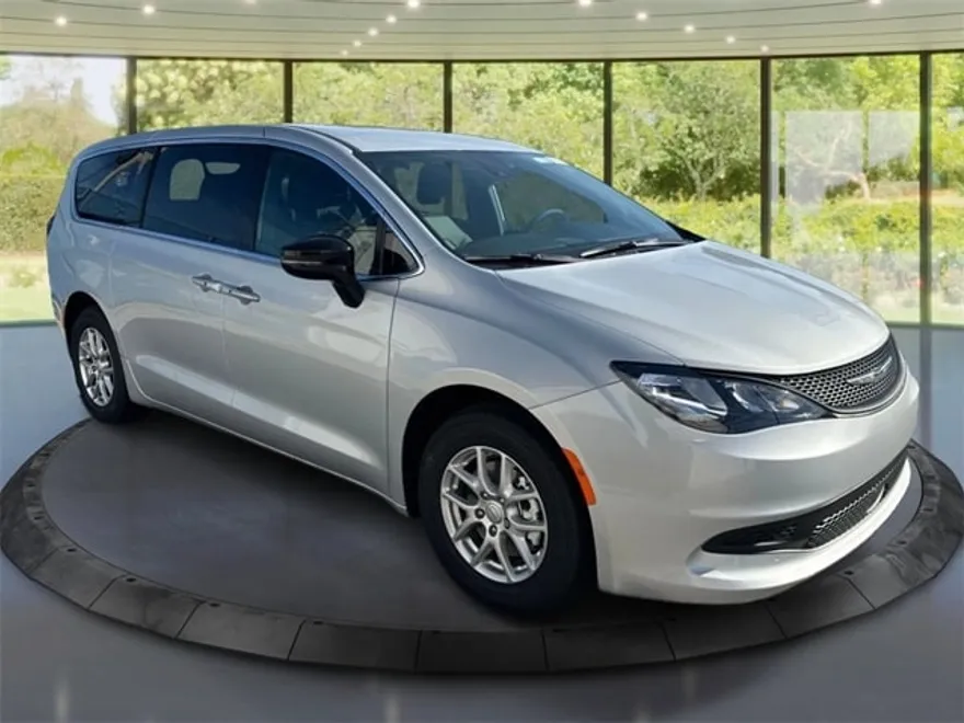 2026 Chrysler Voyager LX photo 1