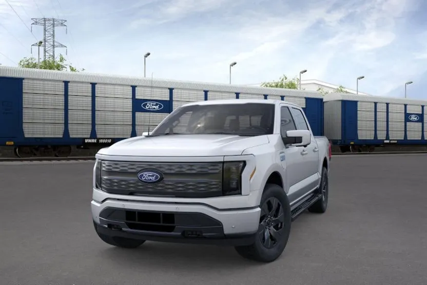 2025 Ford F-150 Lightning Lariat photo 1