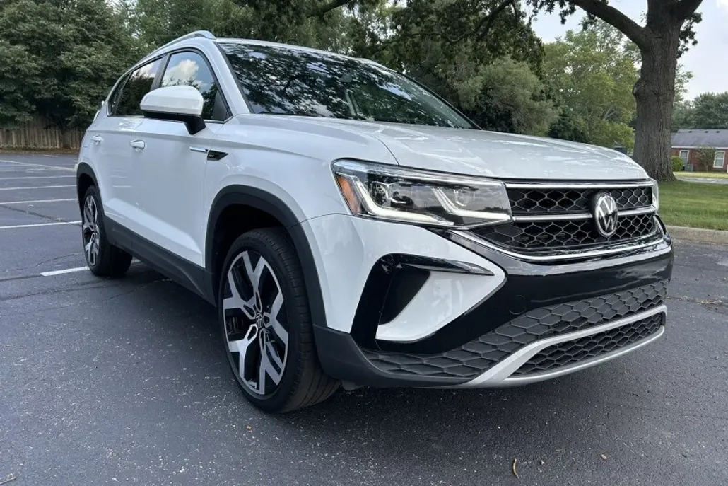 2022 Volkswagen Taos SEL photo 1
