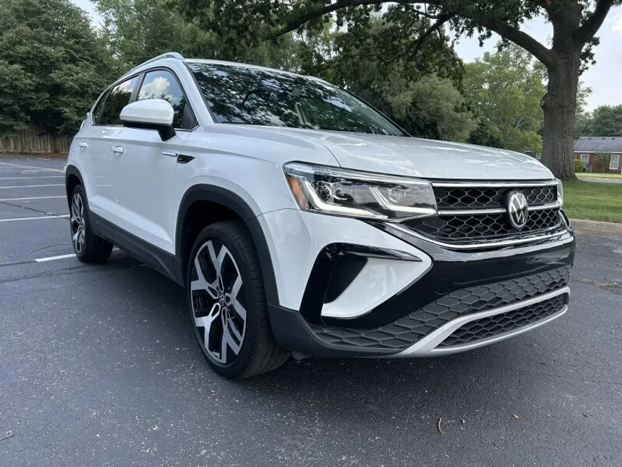 2022 Volkswagen Taos SEL photo 1