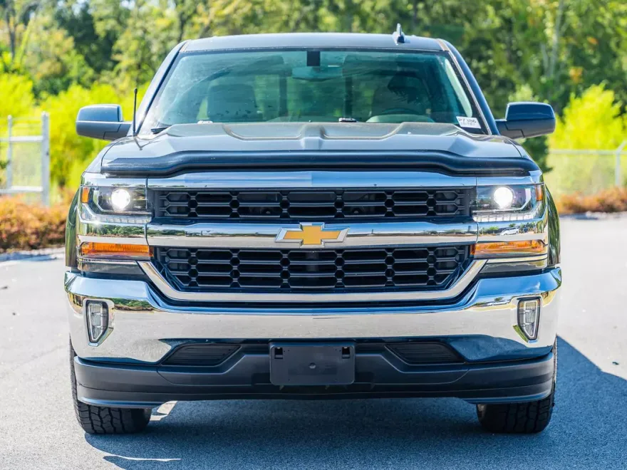 2018 Chevrolet Silverado 1500 LT photo 1