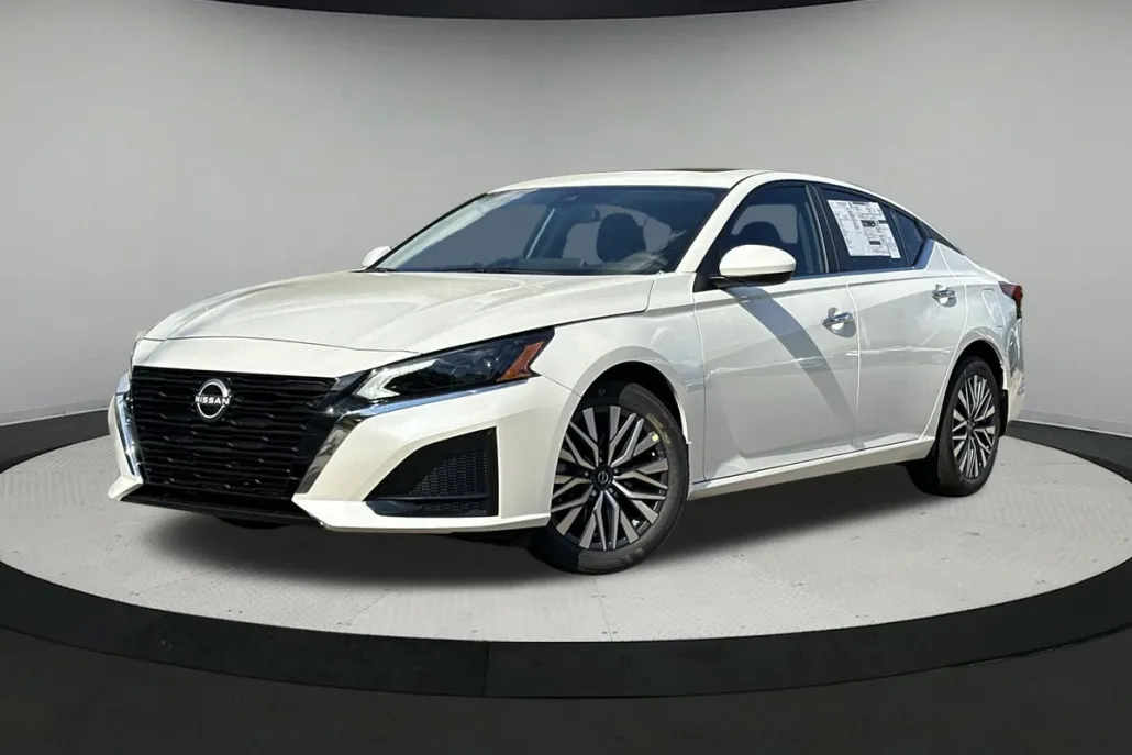 2025 Nissan Altima 2.5 SV photo 1