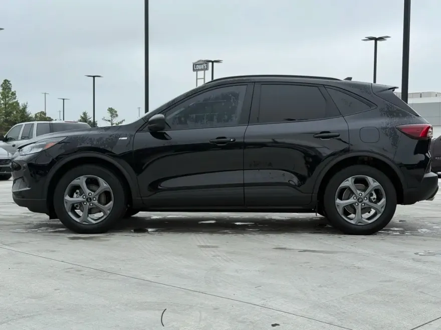 2025 Ford Escape ST-Line photo 1