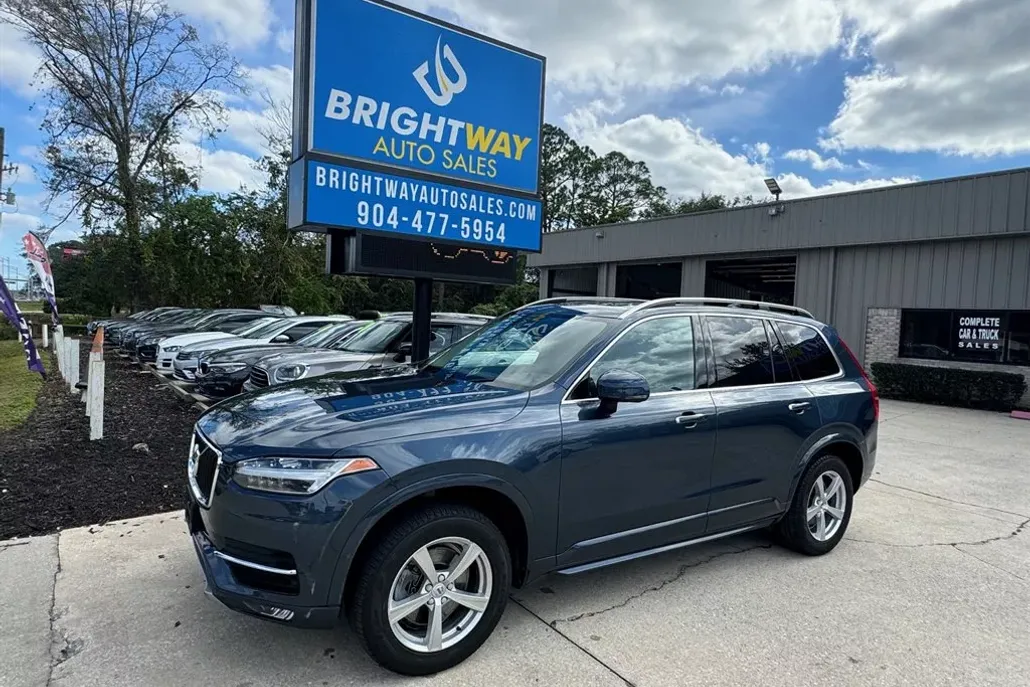 2018 Volvo XC90 T5 Momentum photo 1