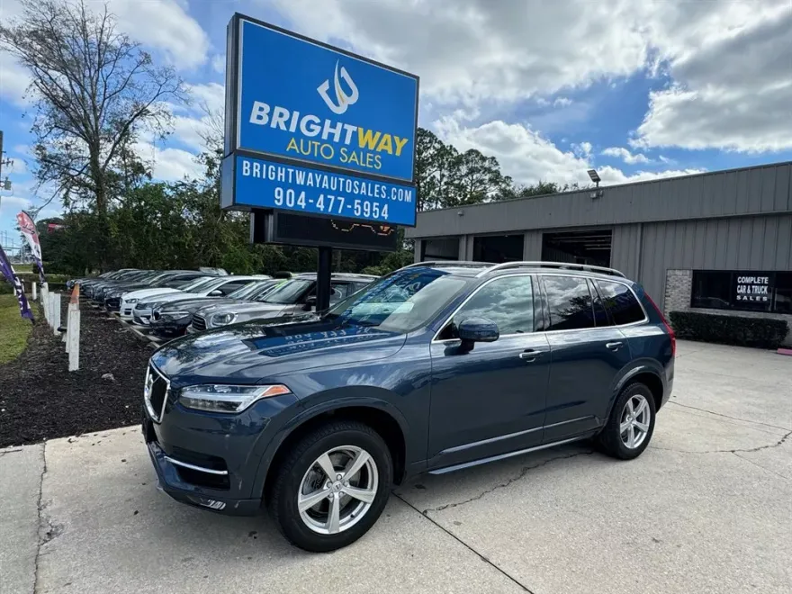 2018 Volvo XC90 T5 Momentum photo 1