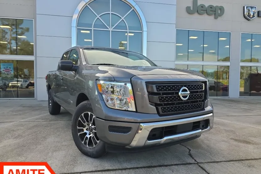 2023 Nissan Titan SV photo 1