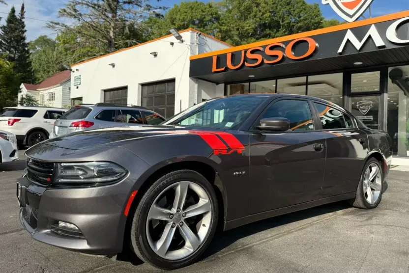 2016 Dodge Charger R/T photo 1