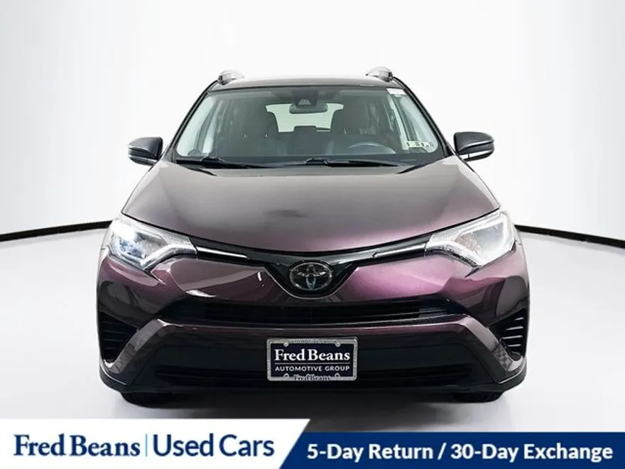 2017 Toyota RAV4 LE photo 1