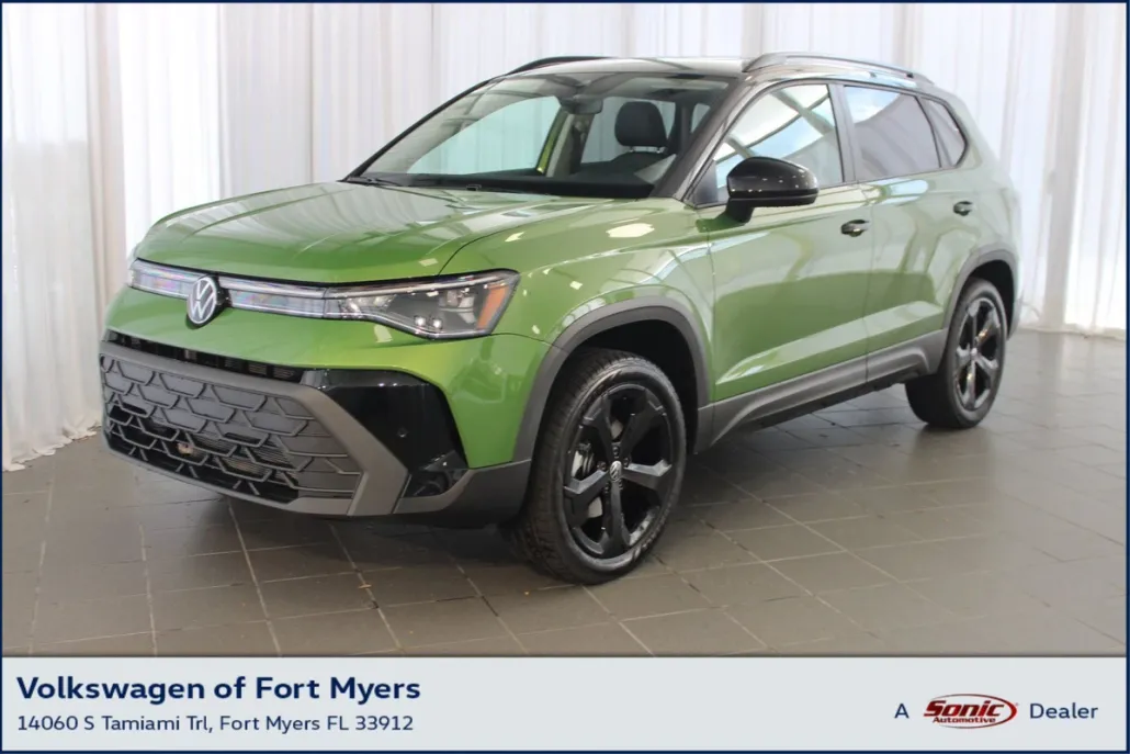 2025 Volkswagen Taos SE photo 1