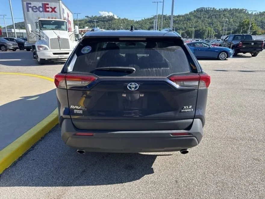 2022 Toyota RAV4 Hybrid XLE photo 1