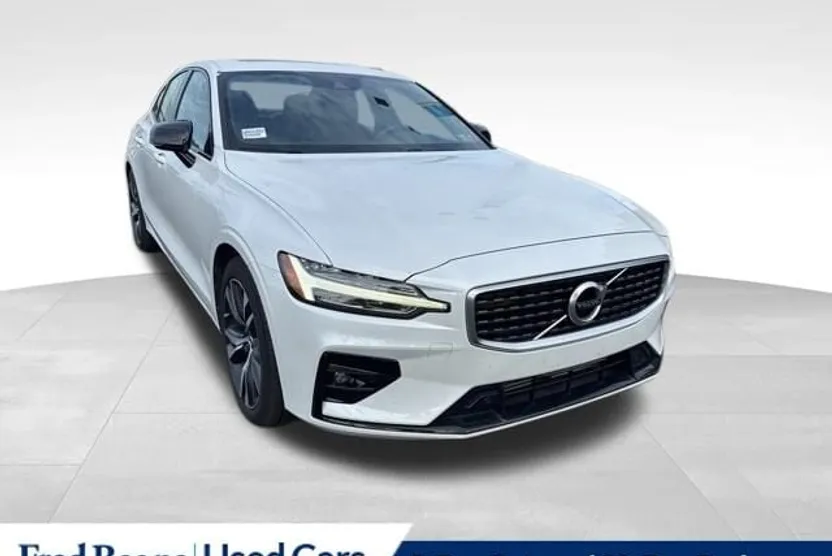 2019 Volvo S60 T6 R-Design photo 1