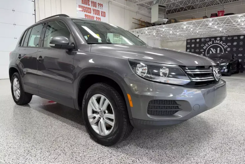 2016 Volkswagen Tiguan Sport photo 1