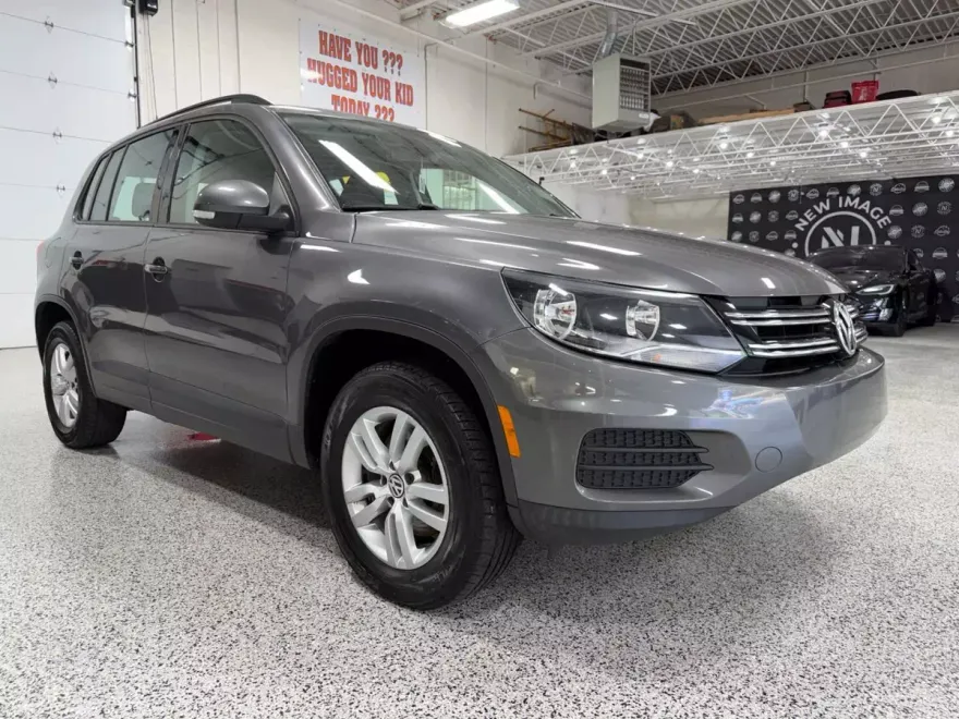 2016 Volkswagen Tiguan Sport photo 1
