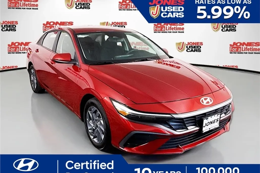 2024 Hyundai Elantra SEL photo 1