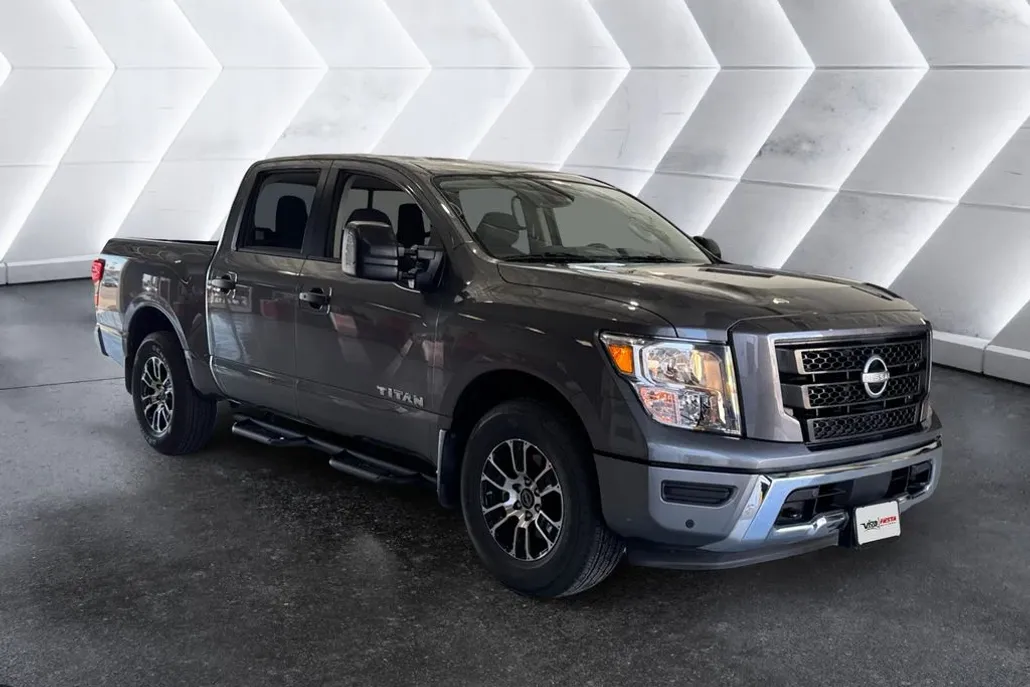 2024 Nissan Titan SV photo 1