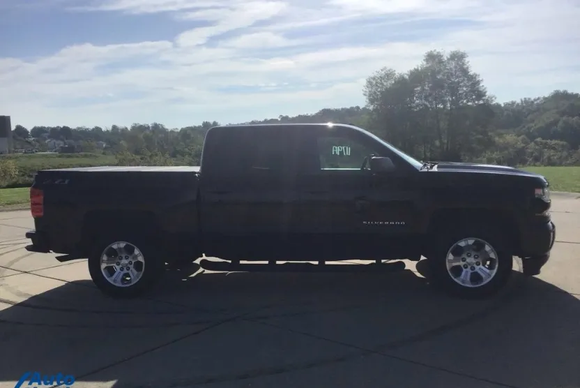 2018 Chevrolet Silverado 1500 LT photo 1