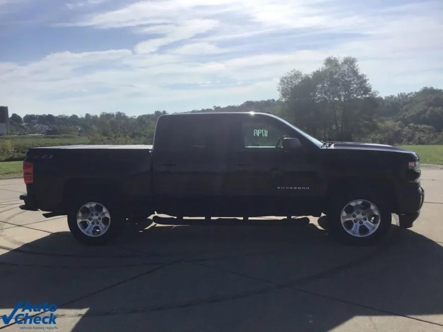 2018 Chevrolet Silverado 1500 LT photo 1