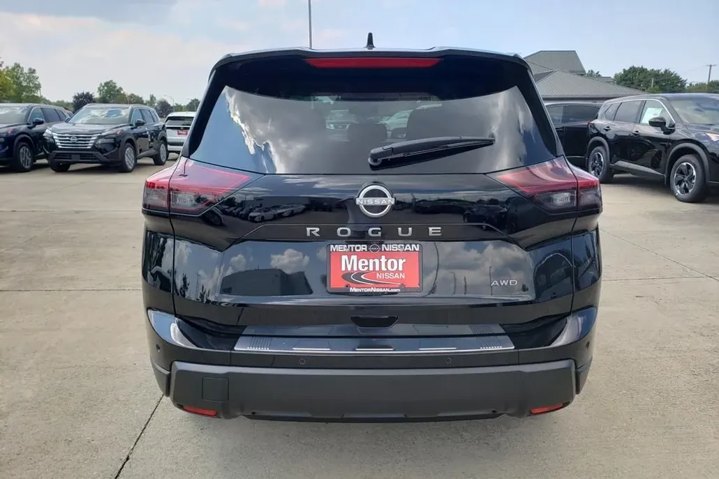 2026 Nissan Rogue SV photo 1