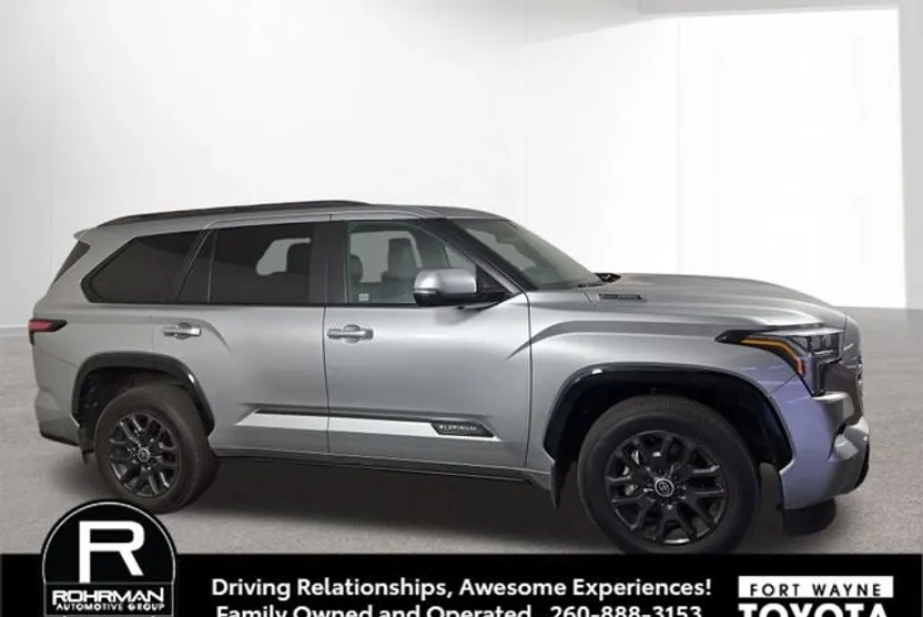 2024 Toyota Sequoia Platinum photo 1