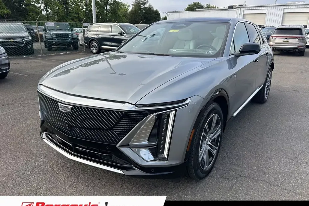 2024 Cadillac Lyriq Luxury photo 1